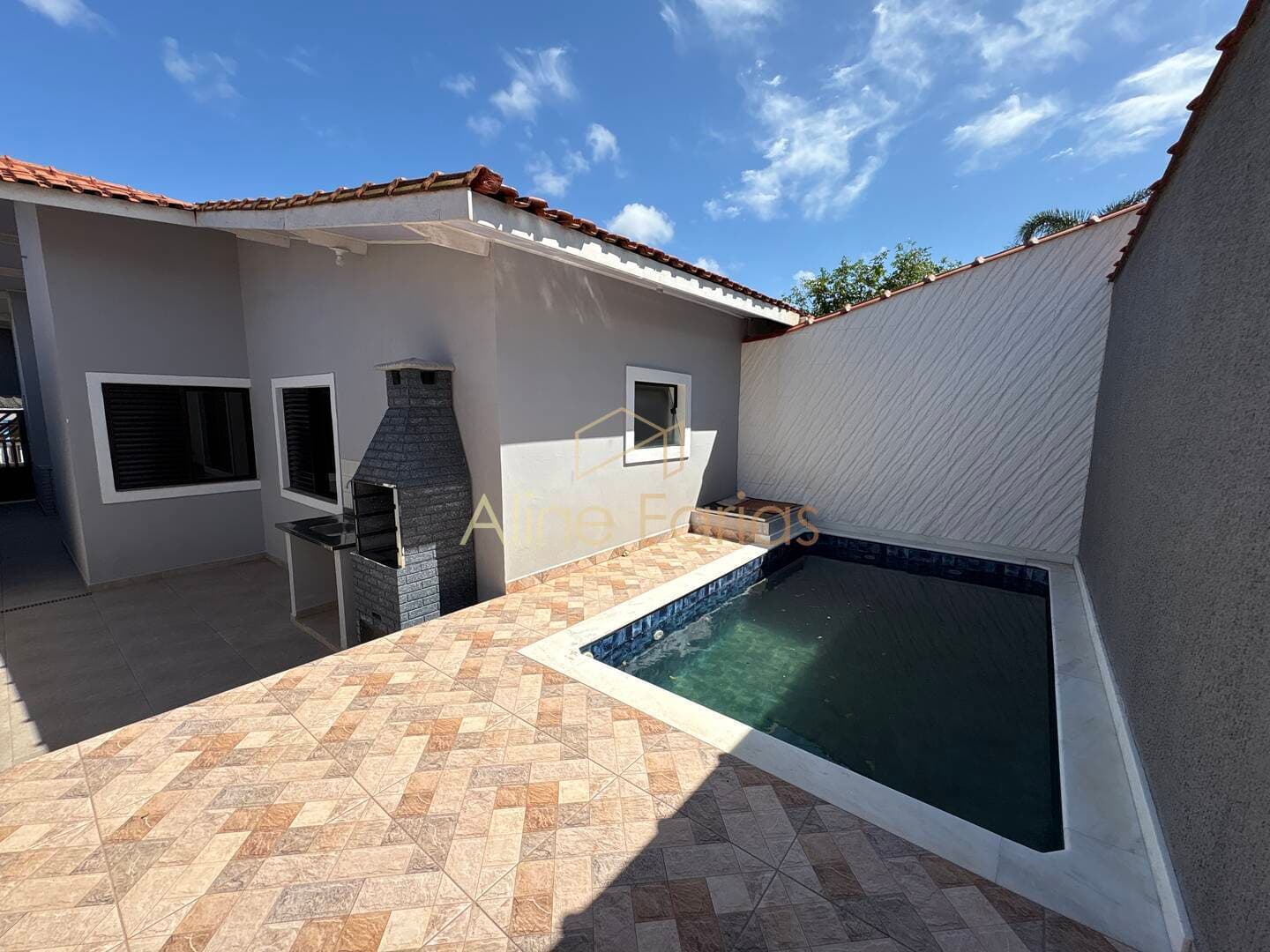 Casa moderna com piscina e excelente área de lazer à venda em Peruíbe