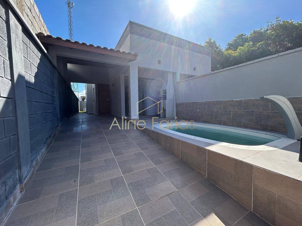 Oportunidade: casa moderna com suíte, piscina e lazer completo próxima ao centro e à praia em Peruíbe