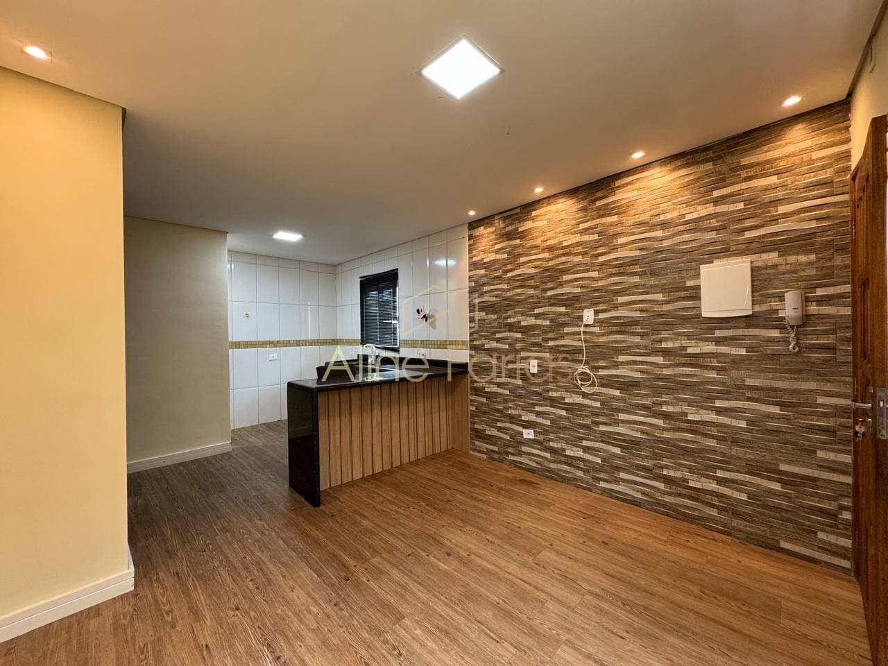 Sobrado funcional com 90m², suíte, lavabo e ótima distribuição de ambientes à venda em Praia Grande