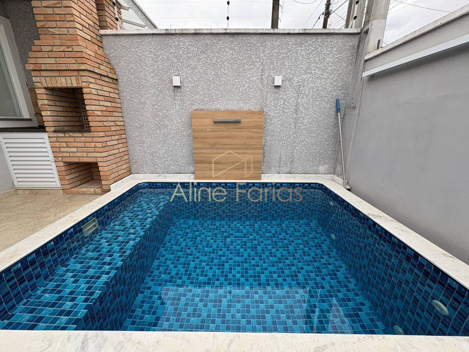 Casa nova com suíte, piscina e área gourmet à venda em Peruíbe