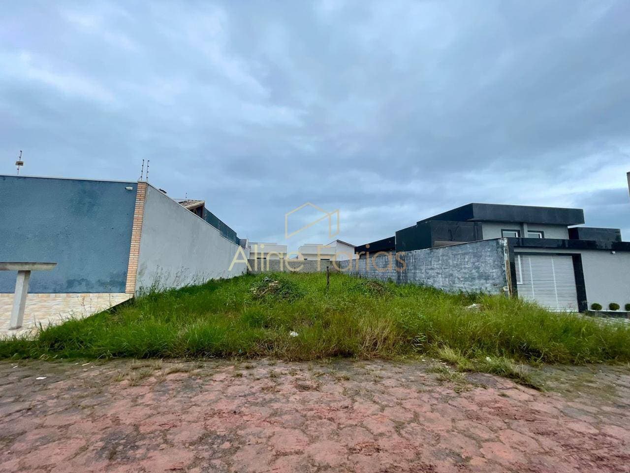 Terreno residencial com 300m² pronto para construir em excelente localização e alto potencial de valorização à venda em Peruíbe