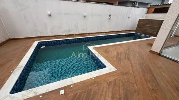 Sobrado de alto padrão à venda em Peruíbe