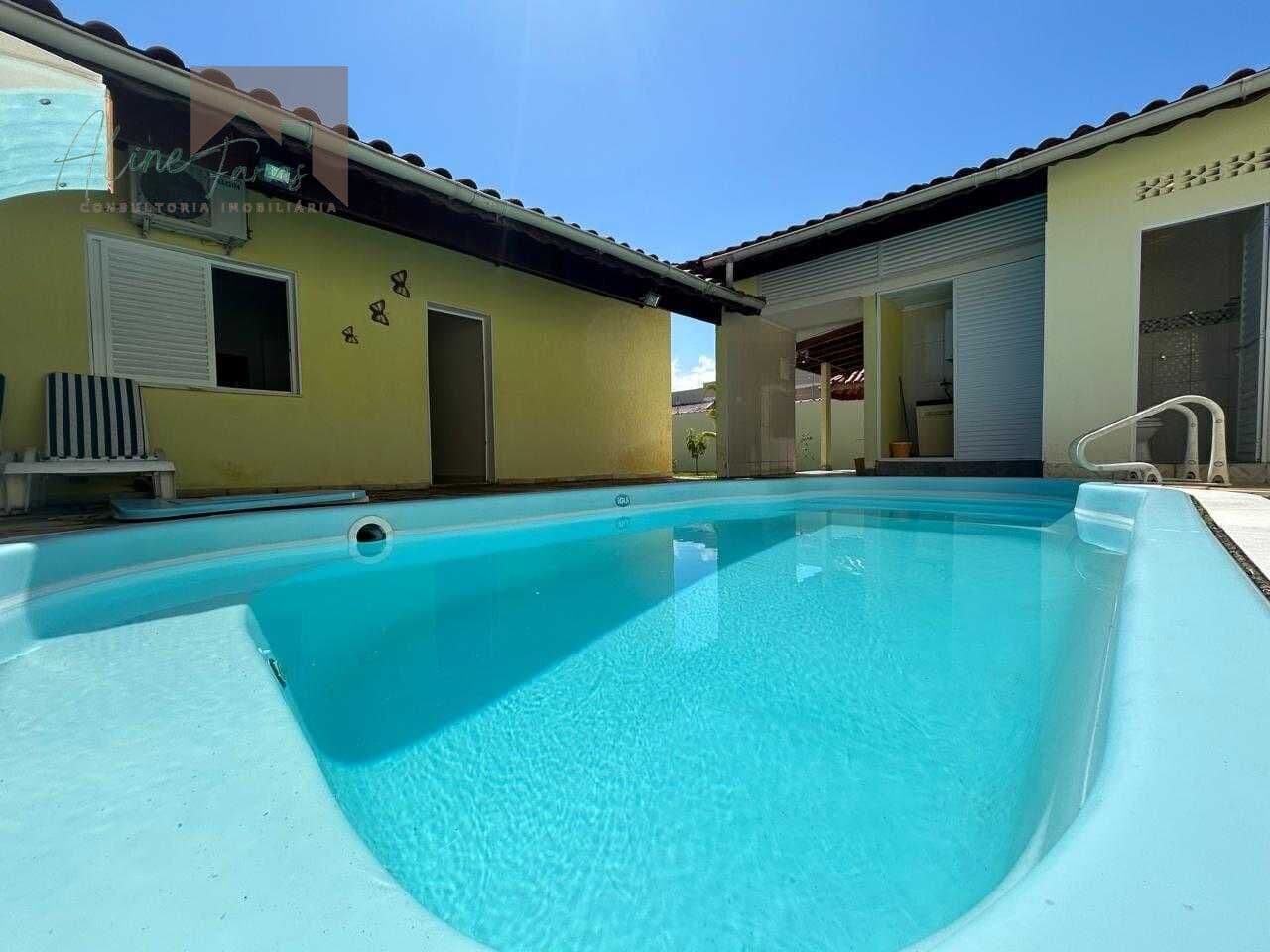 Casa com 540 m² de terreno, área gourmet equipada e 6 vagas à venda em Peruíbe