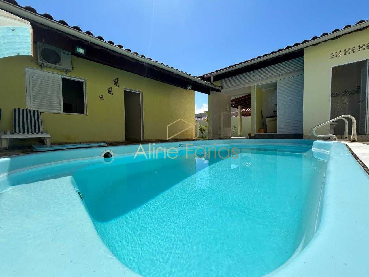 Casa com 540 m² de terreno, área gourmet equipada e 6 vagas à venda em Peruíbe