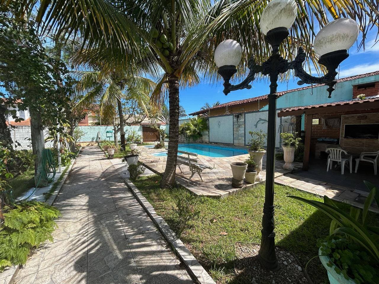 OPORTUNIDADE! Casa com três lotes á venda em Peruíbe