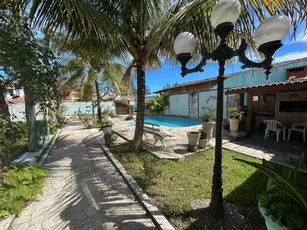 OPORTUNIDADE! Casa com três lotes á venda em Peruíbe
