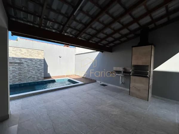 Casa sofisticada com piscina, sauna e acabamento em porcelanato à venda em Peruíbe