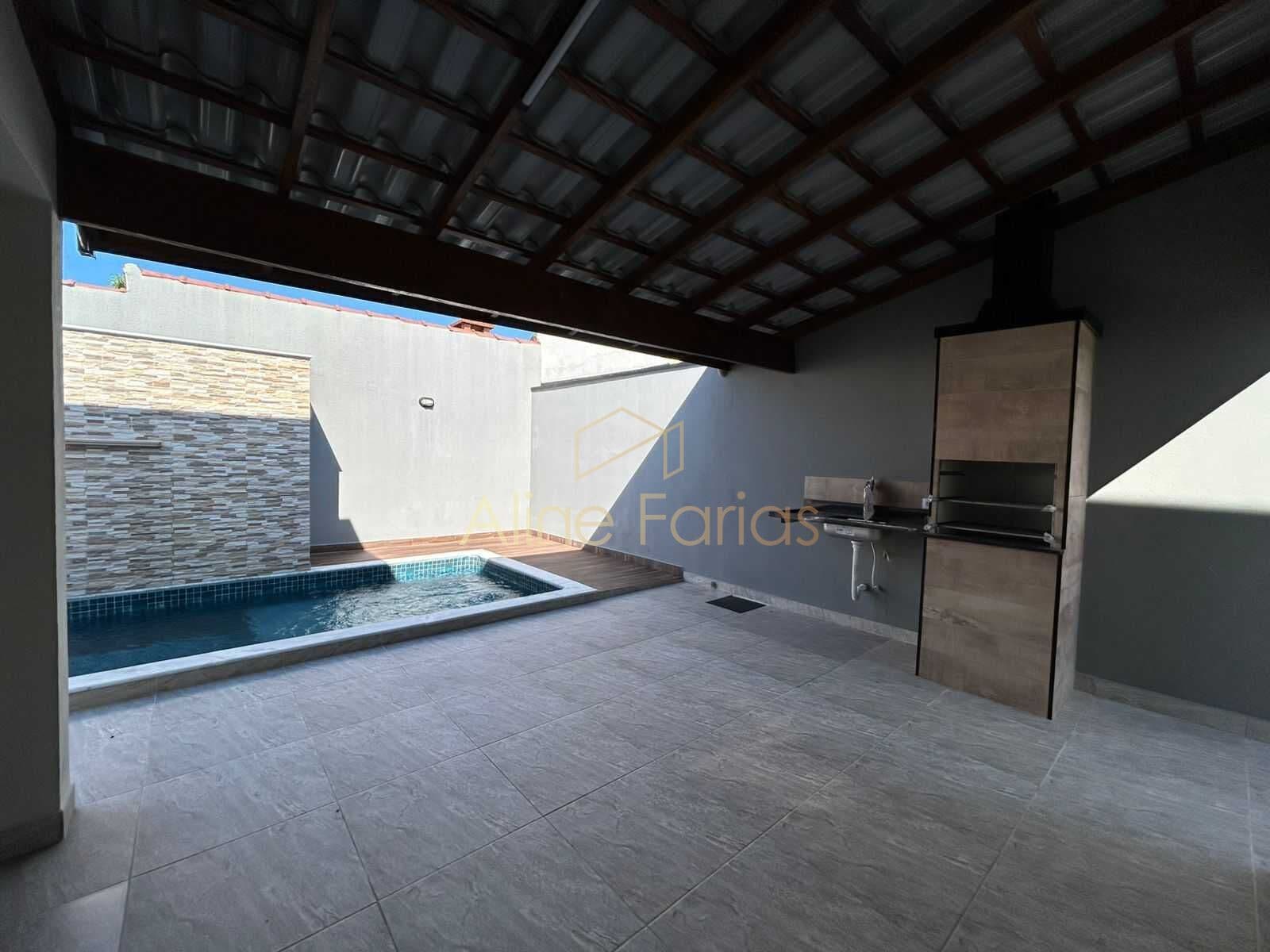 Casa sofisticada com piscina, sauna e acabamento em porcelanato à venda em Peruíbe