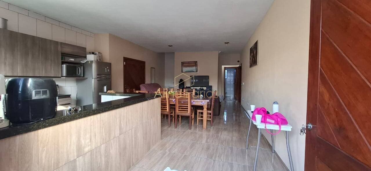 Casa ampla no litoral com 5 dormitórios, área gourmet e 750m do mar à venda em Peruíbe