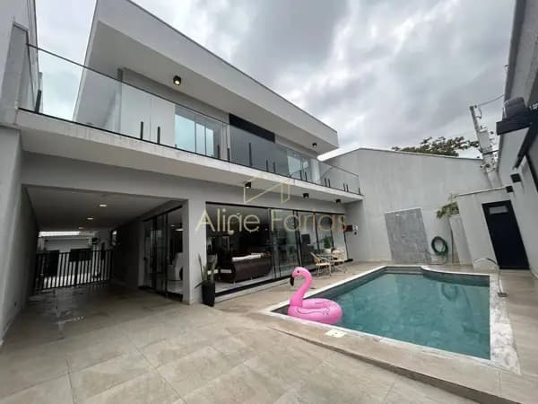 Sobrado exclusivo de alto padrão com suíte master de 100m² e lazer completo à venda em Peruíbe