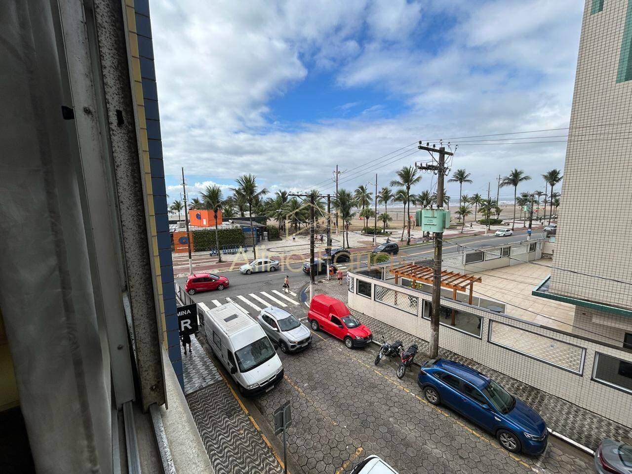 Apartamento à venda em Praia Grande: frente mar e porteira fechada