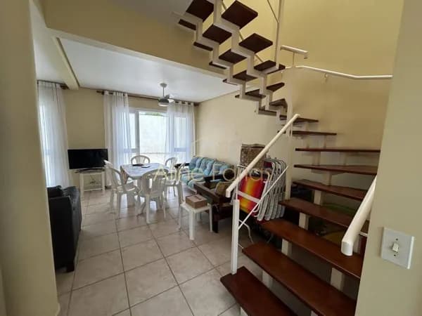 Casa de alto padrão à venda em Peruíbe