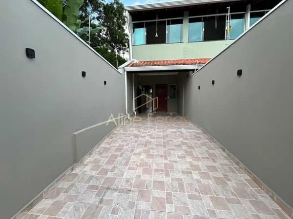 Casa nova com 3 dormitórios, quintal amplo e ótimo potencial à venda em Peruíbe
