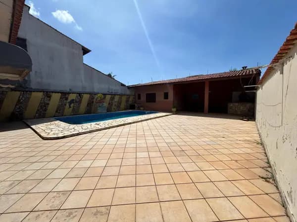 Sobrado de esquina à venda em Peruíbe