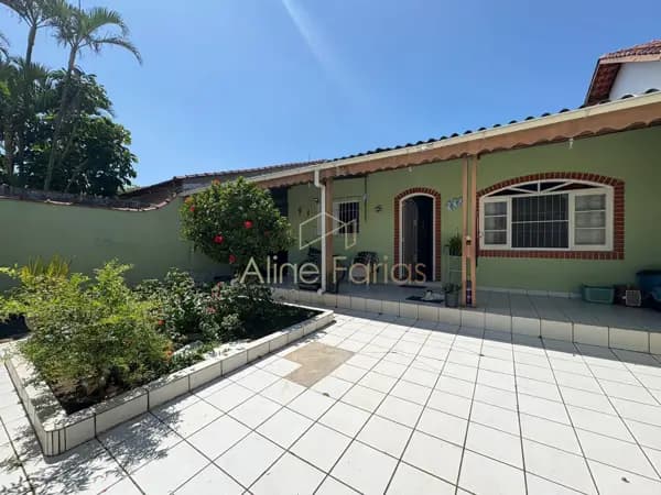 Casa à venda no bairro Estância Balneária Belmira Novaes em Peruíbe/SP