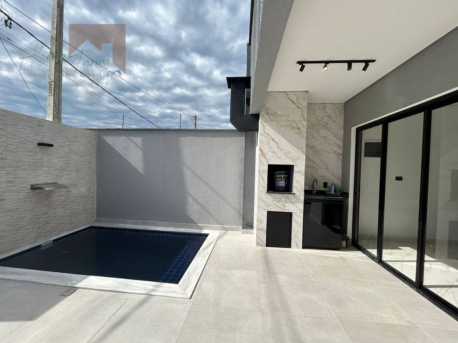 asa nova e moderna com suíte, piscina e acabamento de alto padrão à venda em Peruíbe