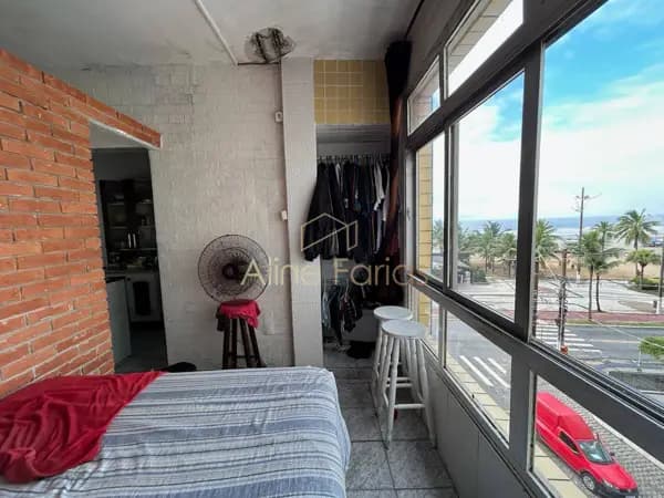 Apartamento à venda em Praia Grande: frente mar e porteira fechada