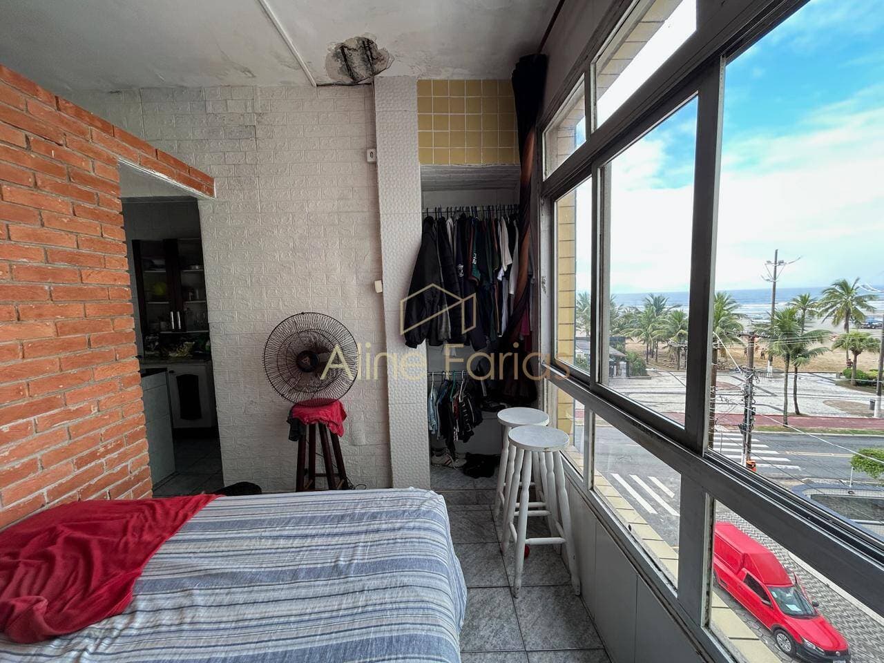 Apartamento à venda em Praia Grande: frente mar e porteira fechada