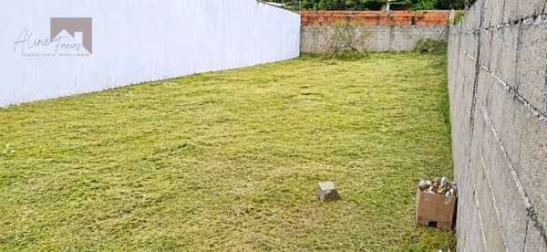 Terreno de esquina com 252,60 m², murado e pronto para construir à venda em Peruíbe