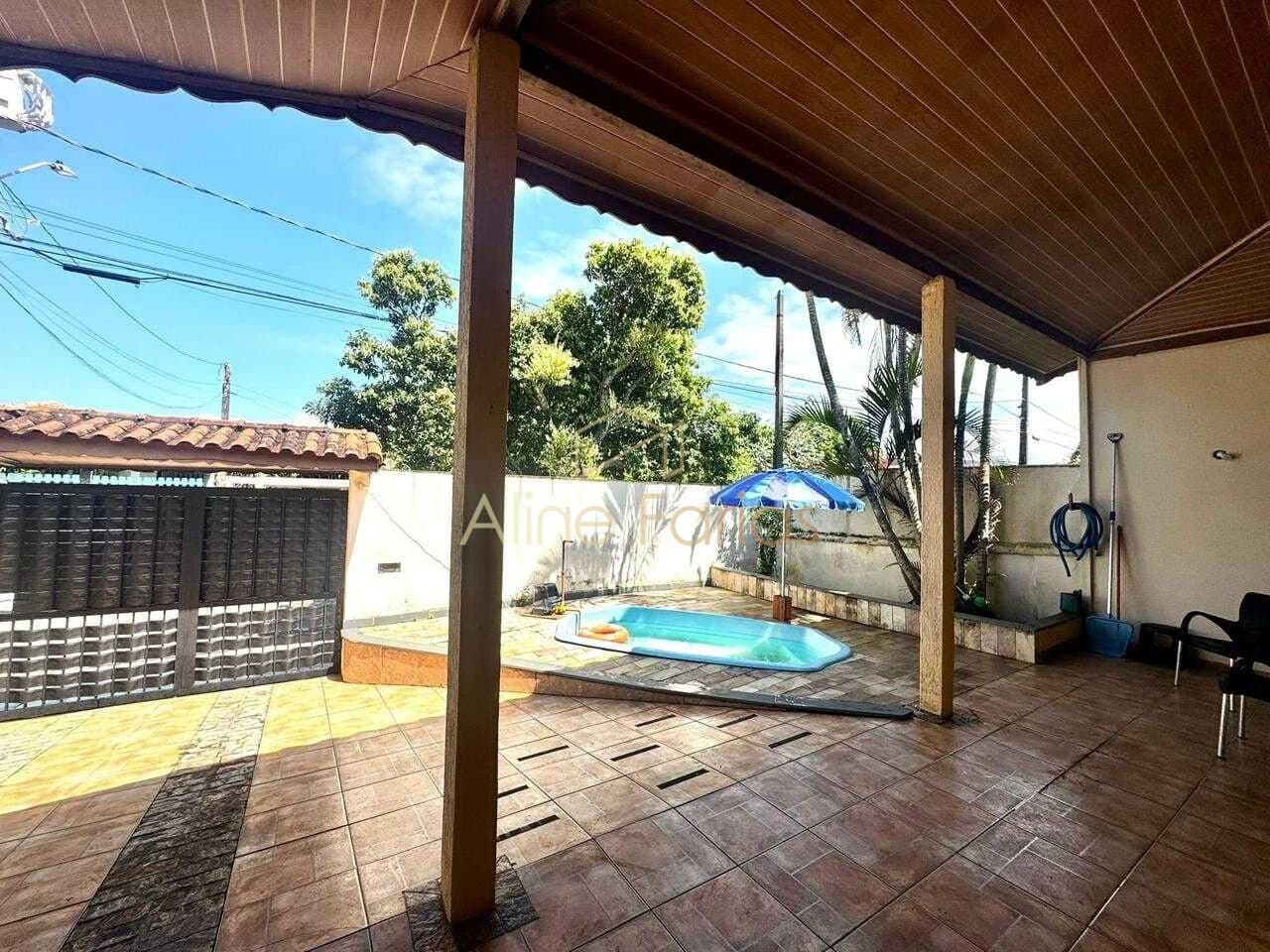 Casa com 3 suítes e excelente distribuição dos ambientes à venda em Peruíbe