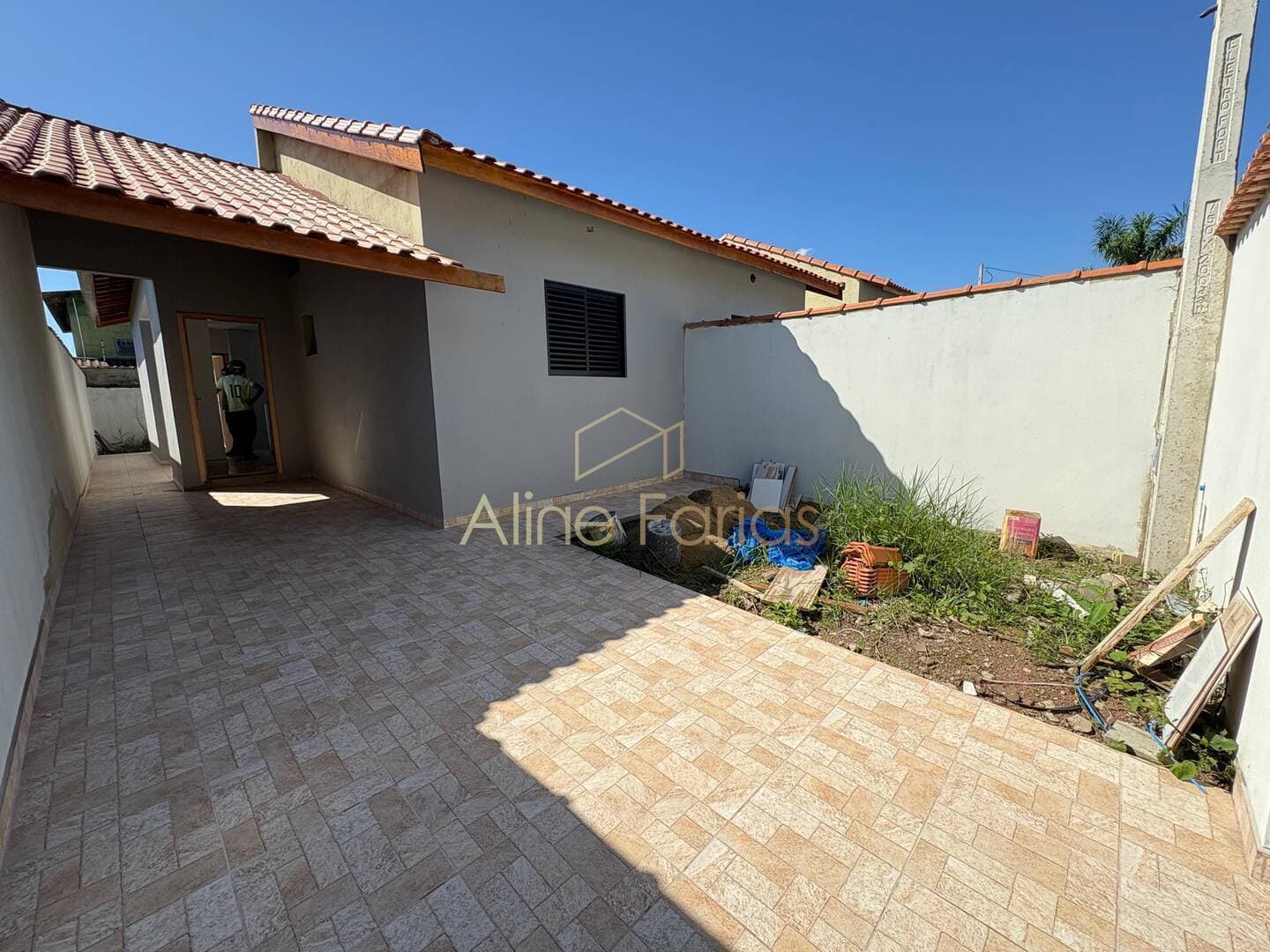 Casa nova com excelente padrão, cozinha americana, 2 vagas e grande potencial de lazer à venda em Peruíbe