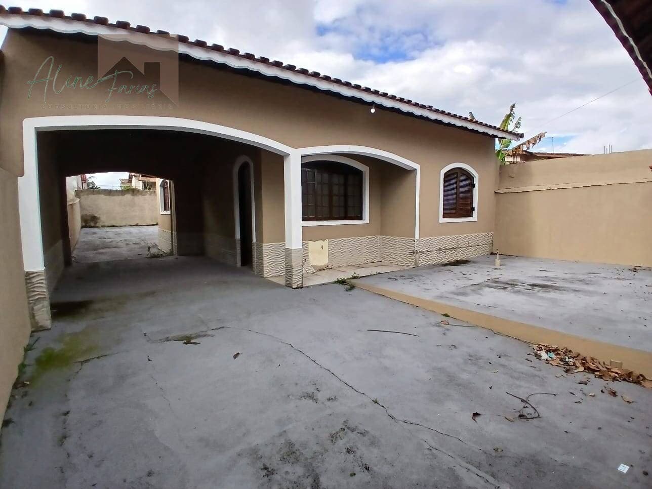 OPORTUNIDADE! Casa com amplo terreno e grande potencial de ampliação à venda em Peruíbe