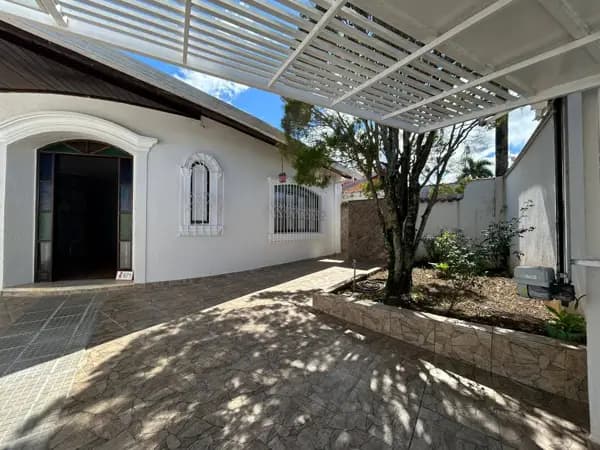 Casa espaçosa com área gourmet à venda em Peruíbe