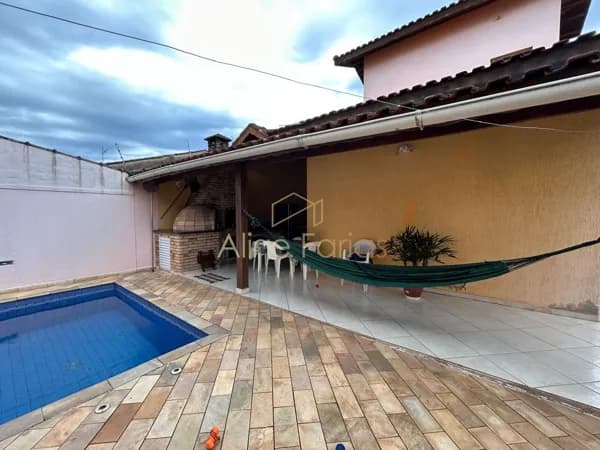 Casa ampla com mezanino e closet à venda em Peruíbe