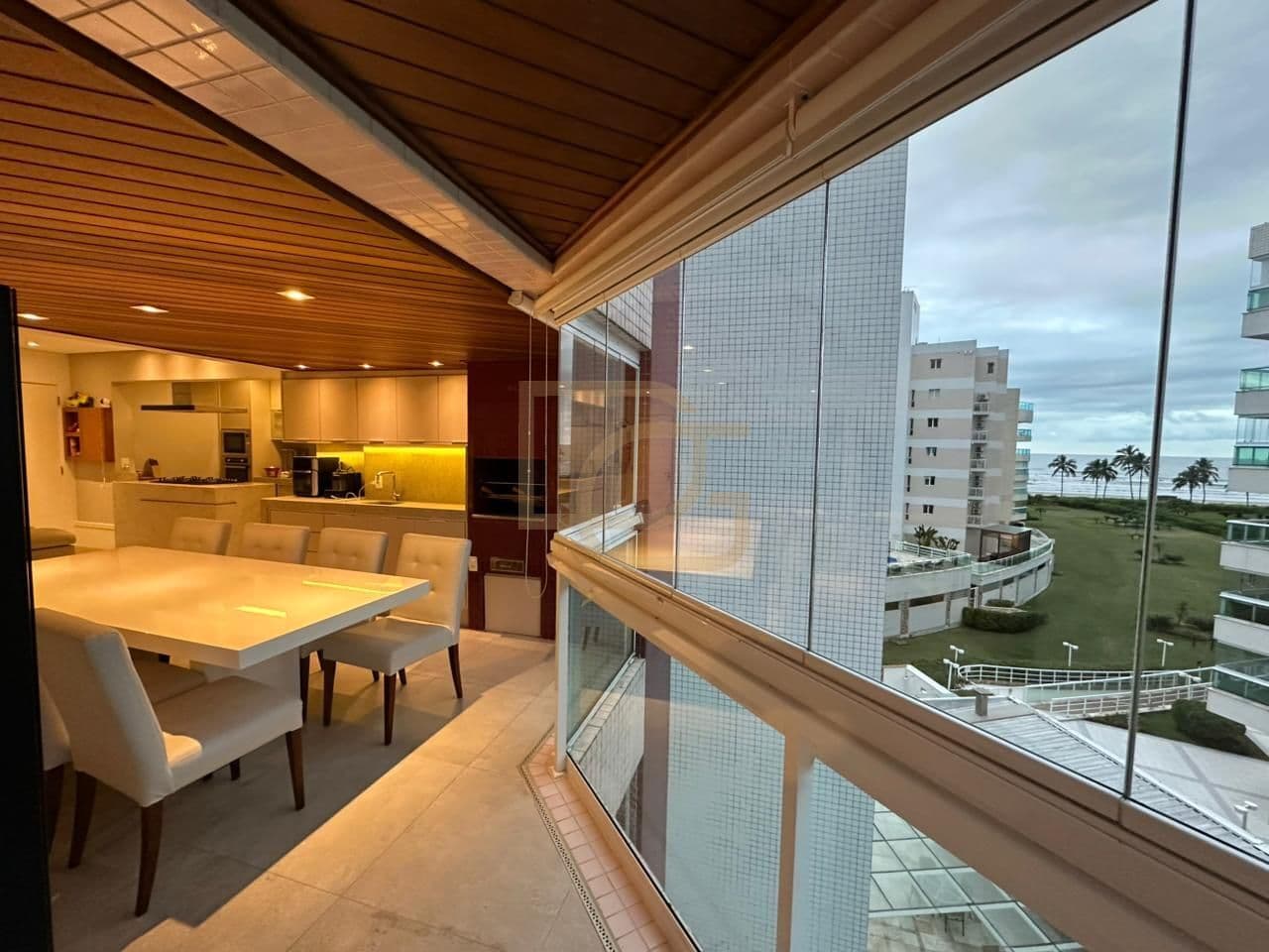 Apartamento Mobiliado com Vista para o Mar na Riviera de São Lourenço