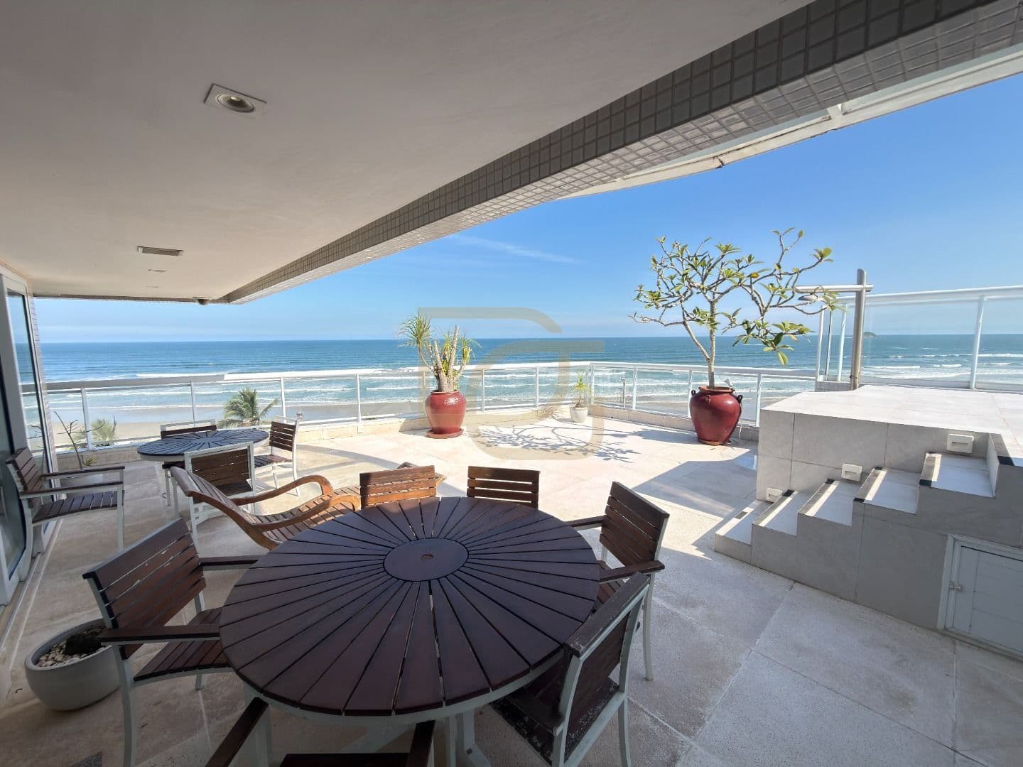 Cobertura Penthouse com Vista para o Mar na Riviera de São Lourenço