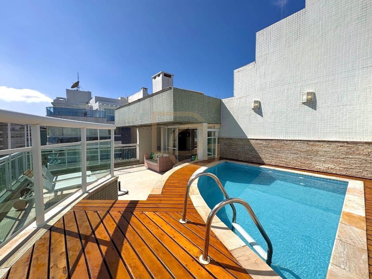 Riviera: Luxo e Exclusividade à Beira-Mar