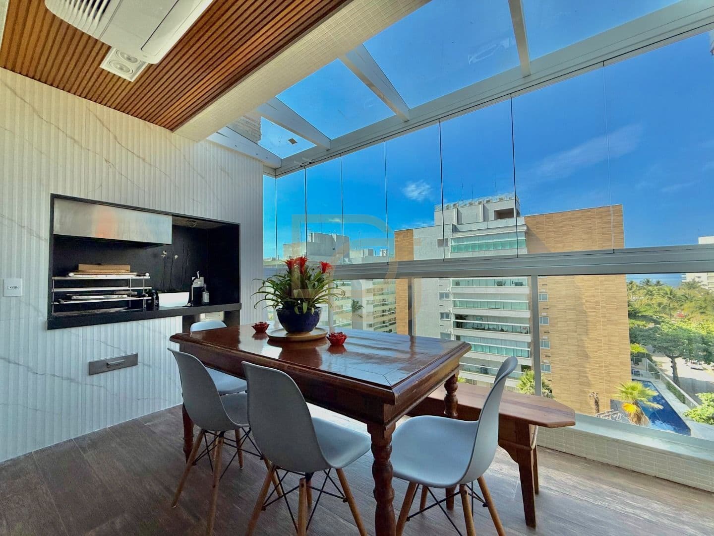 Duplex Sofisticado com 3 Suítes e Espaço Gourmet Integrado