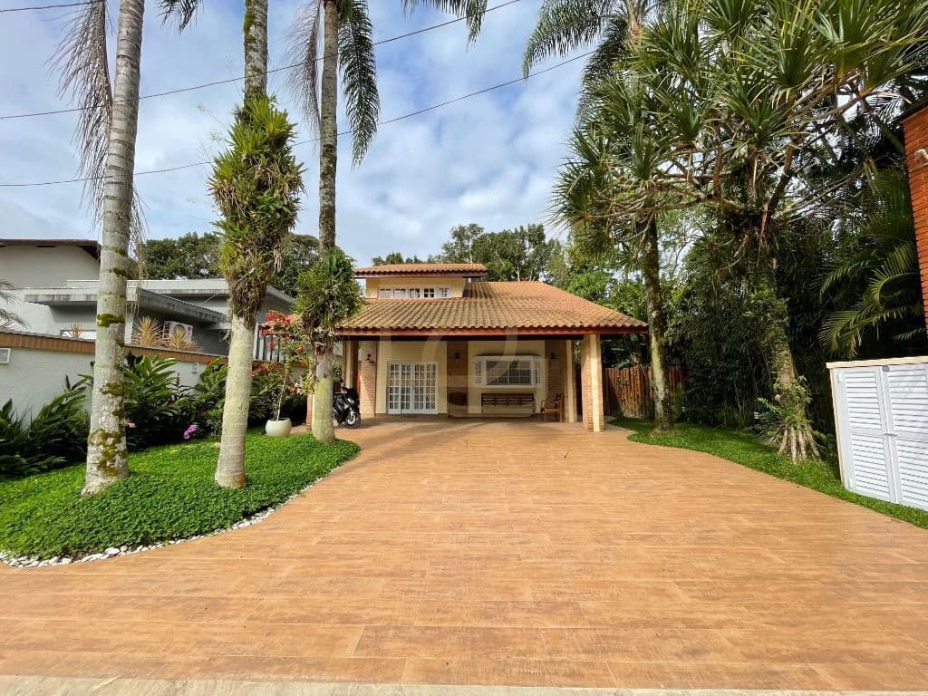 CASA DE ALTO PADRÃO COM LAZER E PRIVACIDADE