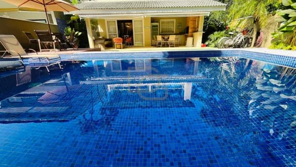 🌊 Residência Moderna com 5 Suítes na Riviera de São Lourenço