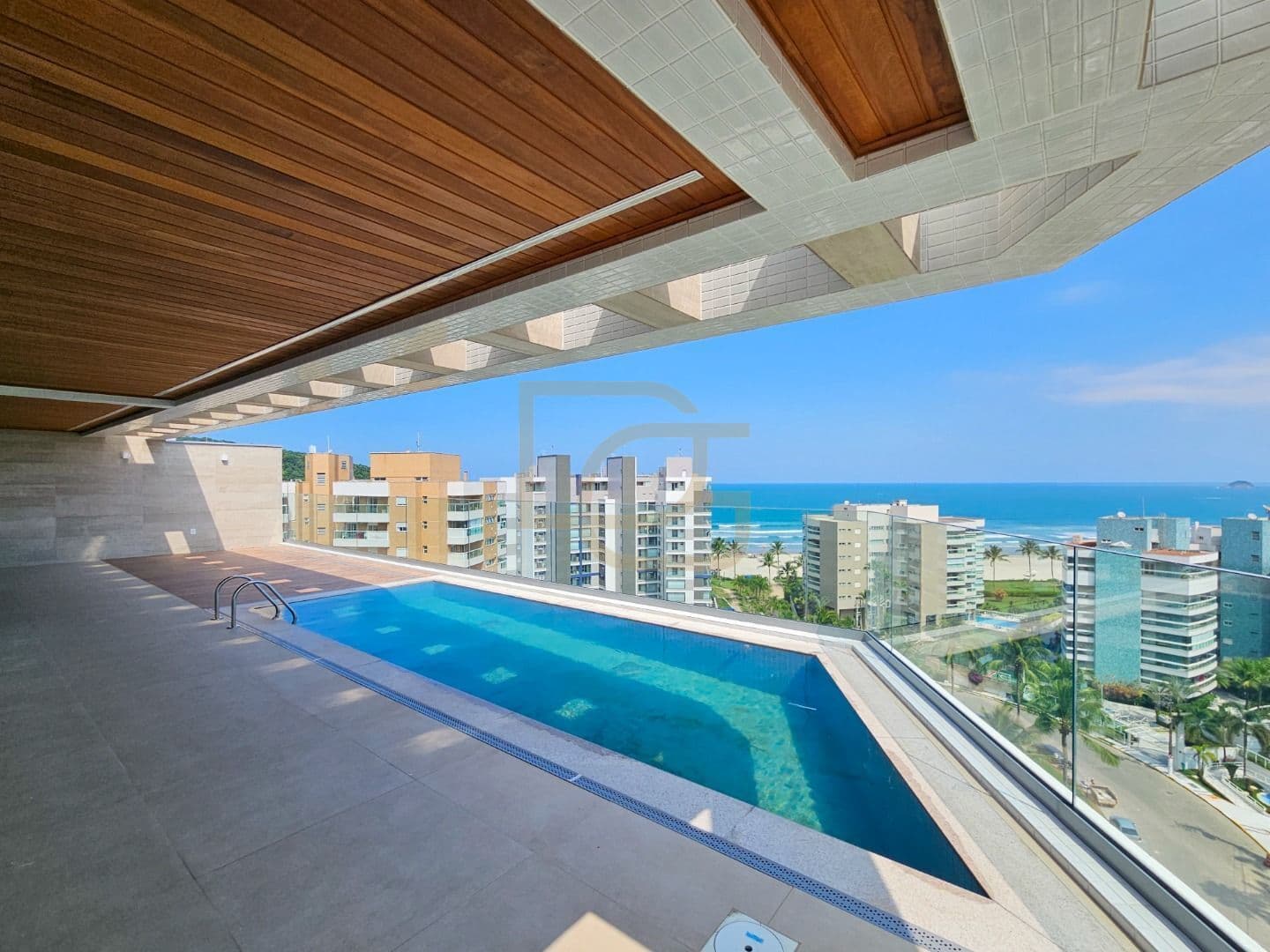 COBERTURA COM VISTA PARA O MAR À VENDA NA RIVIERA DE SÃO LOURENÇO