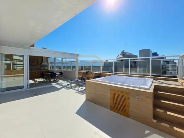 Cobertura Sofisticada na Riviera com Jacuzzi Privativa e Varanda Gourmet