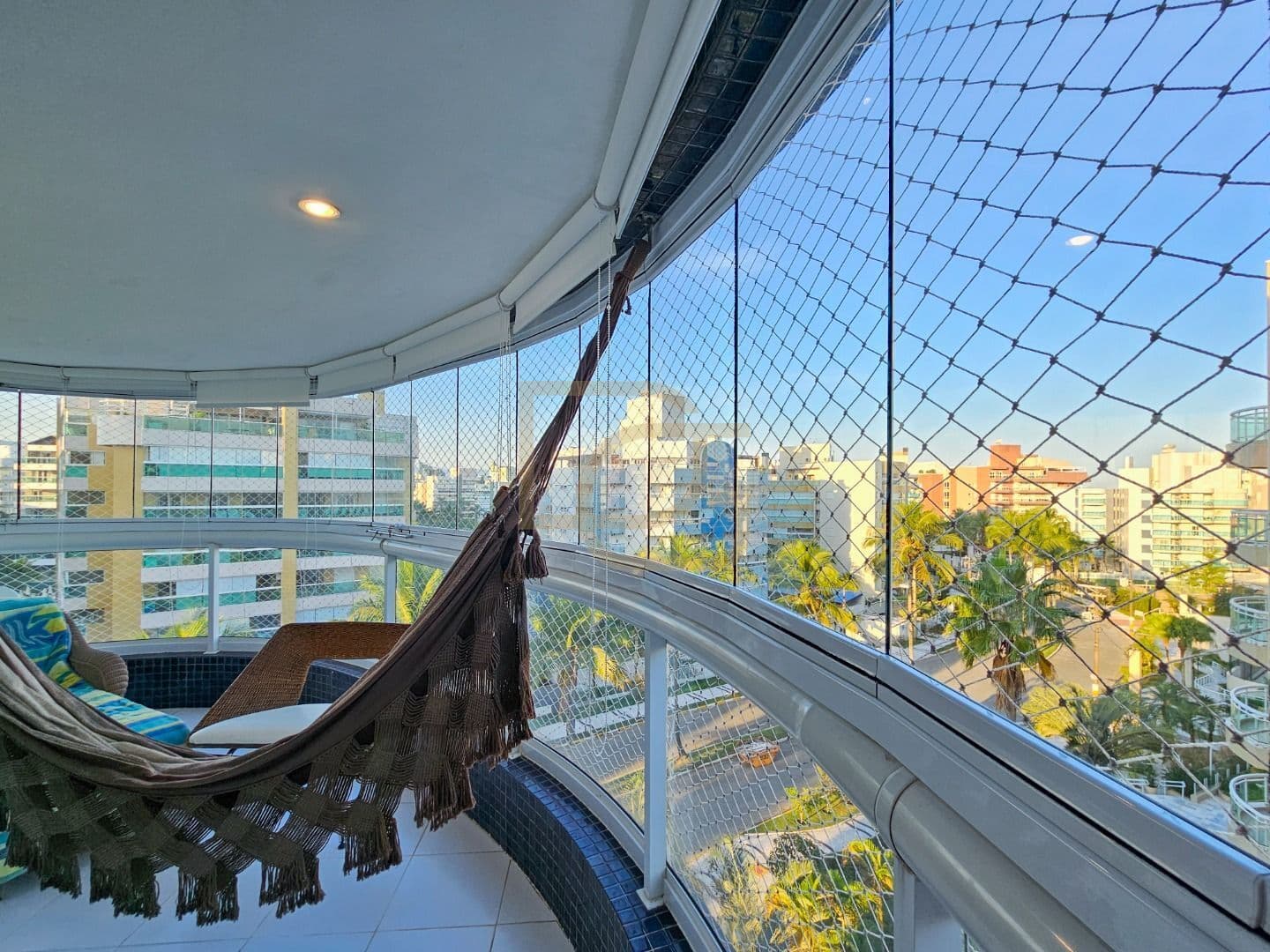 Apartamento pé na grama à venda na Riviera de São Lourenço