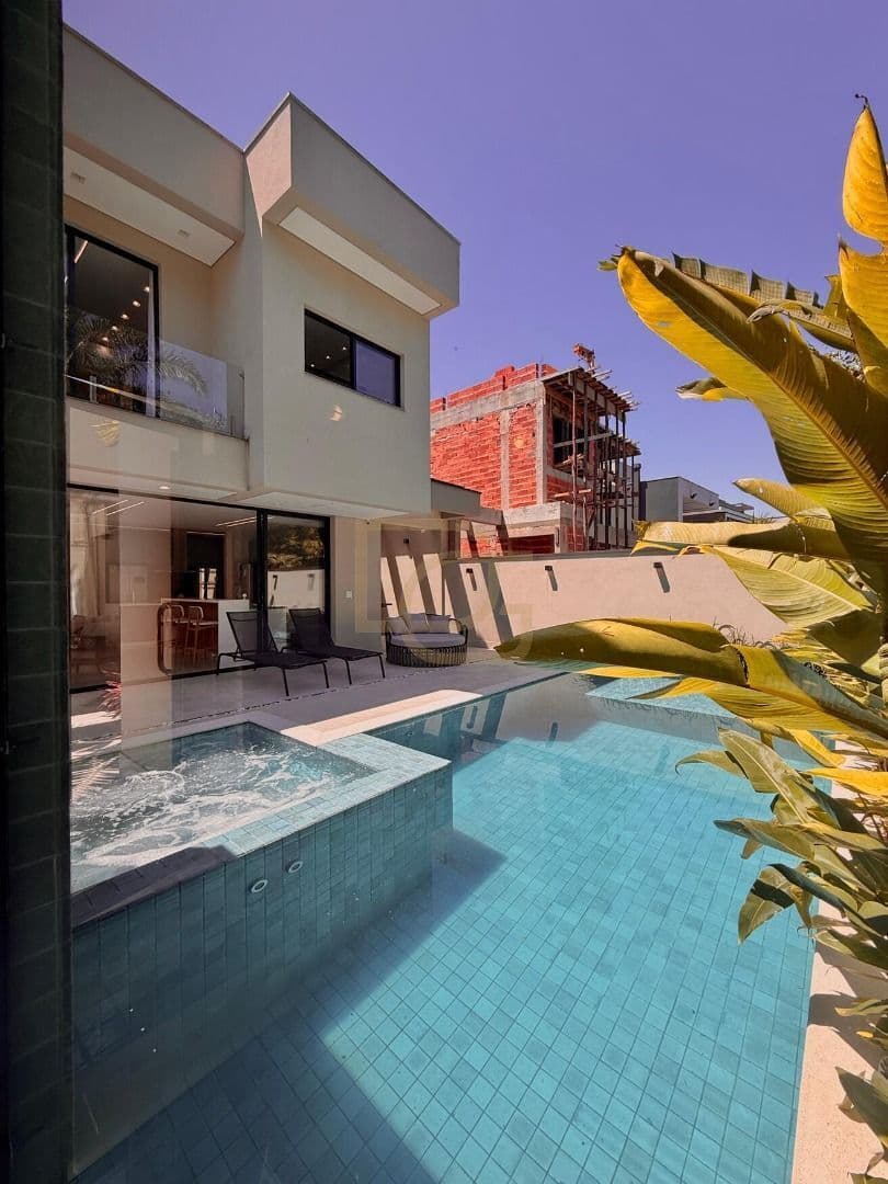 Mansão de Alto Padrão à Venda na Riviera de São Lourenço