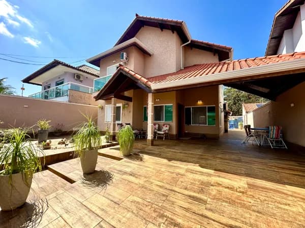 🏡 Sobrado mobiliada à Venda no Balneário Três Marias – Apenas 200 m2 do Mar!