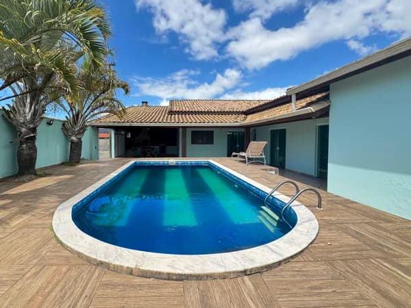 🏡 CASA DE ESQUINA NO TRÊS MARIAS: CONFORTO E LAZER A 700M DO MAR