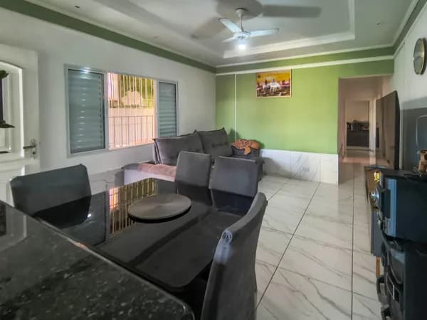 Casa com 4 dormts à Venda na Praia de Peruíbe