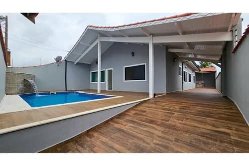 CASA REFORMADA DE ESQUINA, EM TORNO DE 800 METROS DO MAR