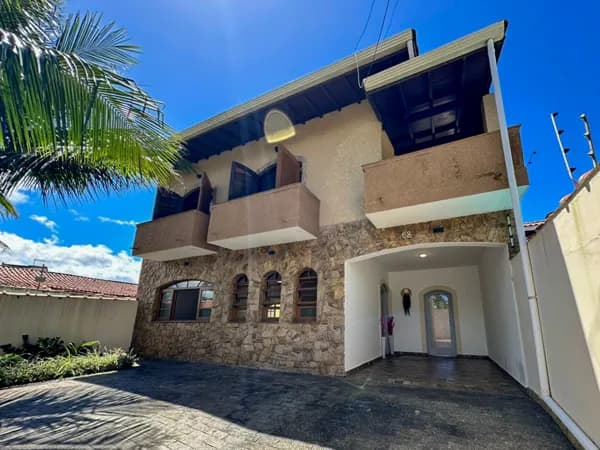 🏡 SOBRADO ESPETACULAR A 50M DO MAR – ESTUDA PERMUTA