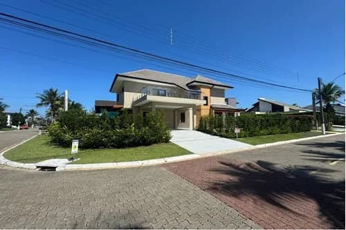 Casa de Luxo em Peruíbe: 5 Suítes e Piscina