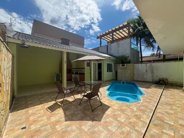 Casa Sobrado com 5 suítes proximo ao mar