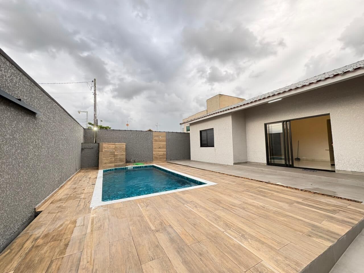 🏡 LOTE INTEIRO: CONFORTO E LAZER NO JARDIM MAR E SOL
