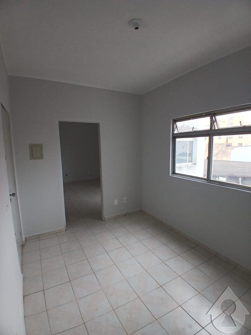 SALA COMERCIAL PARA LOCAÇÃO – EDIFÍCIO BARCELONA ✨🏢