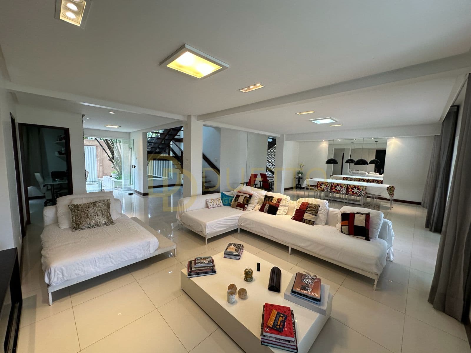Casa Duplex - Caminho das árvores