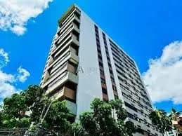 AV. BEIRA RIO - 270m², 4 qts, 2 stes, copa/cozinha, DCE