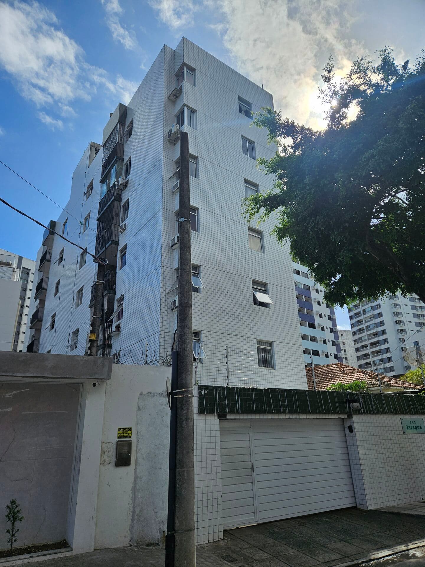 95 M2 VARANDA 02 QUARTOS 01 SUÍTE ELEVADOR GARAGEM PRÓX. AO NÁUTICO